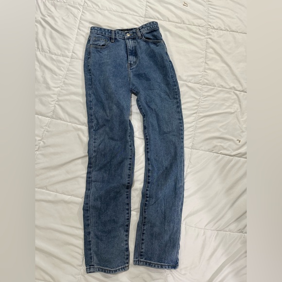 PrettyLittleThing Straight Leg Jeans - Picture 1 of 2